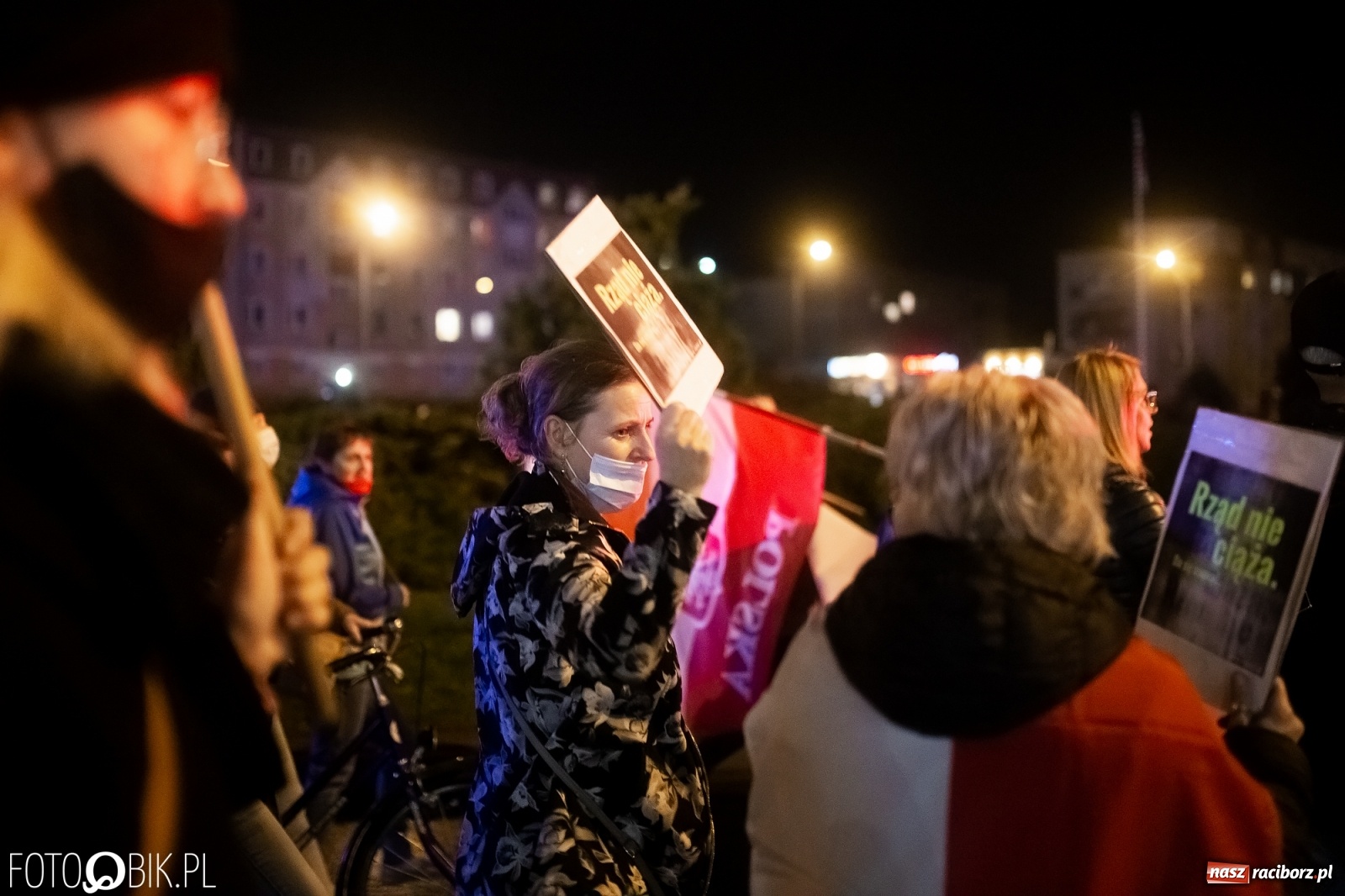 Zdjęcie w galerii na portalu naszraciborz.pl: Strajk Kobiet Racibórz. Protestujący przesiedli się do samochodów [WIDEO] wiadomości z regionu