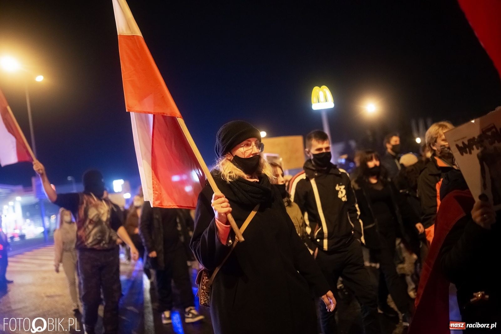 Zdjęcie w galerii na portalu naszraciborz.pl: Strajk Kobiet Racibórz. Protestujący przesiedli się do samochodów [WIDEO] wiadomości z regionu