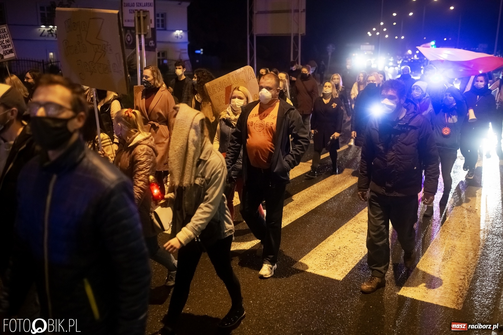 Zdjęcie w galerii na portalu naszraciborz.pl: Strajk Kobiet Racibórz. Protestujący przesiedli się do samochodów [WIDEO] wiadomości z regionu
