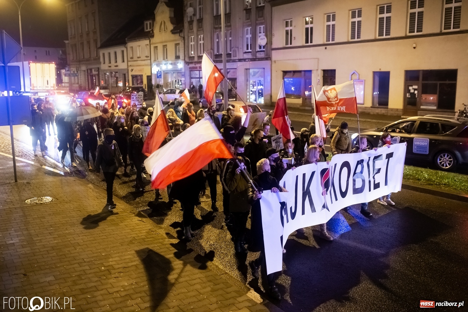 Zdjęcie w galerii na portalu naszraciborz.pl: Strajk Kobiet Racibórz. Protestujący przesiedli się do samochodów [WIDEO] wiadomości z regionu