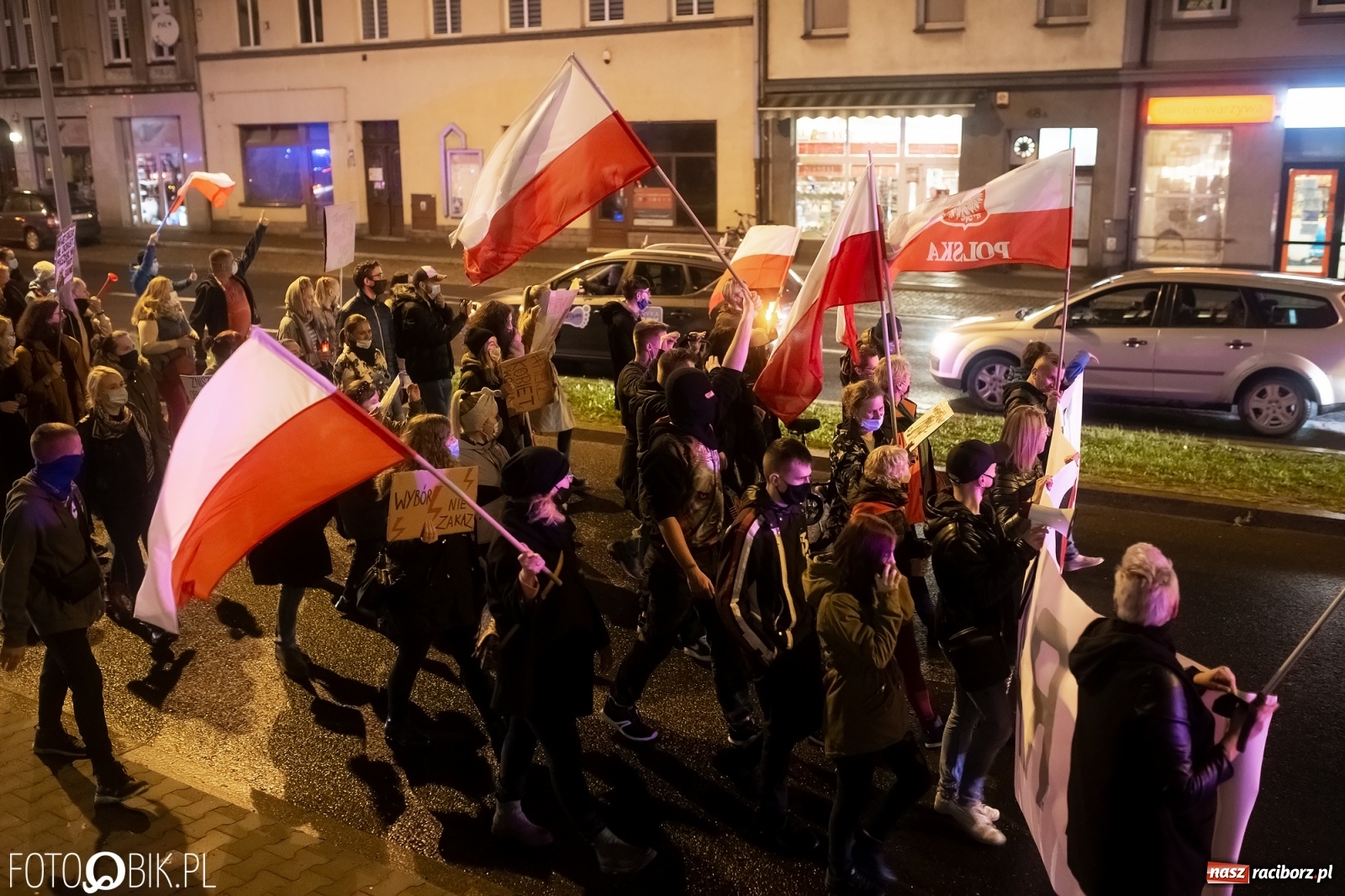 Zdjęcie w galerii na portalu naszraciborz.pl: Strajk Kobiet Racibórz. Protestujący przesiedli się do samochodów [WIDEO] wiadomości z regionu