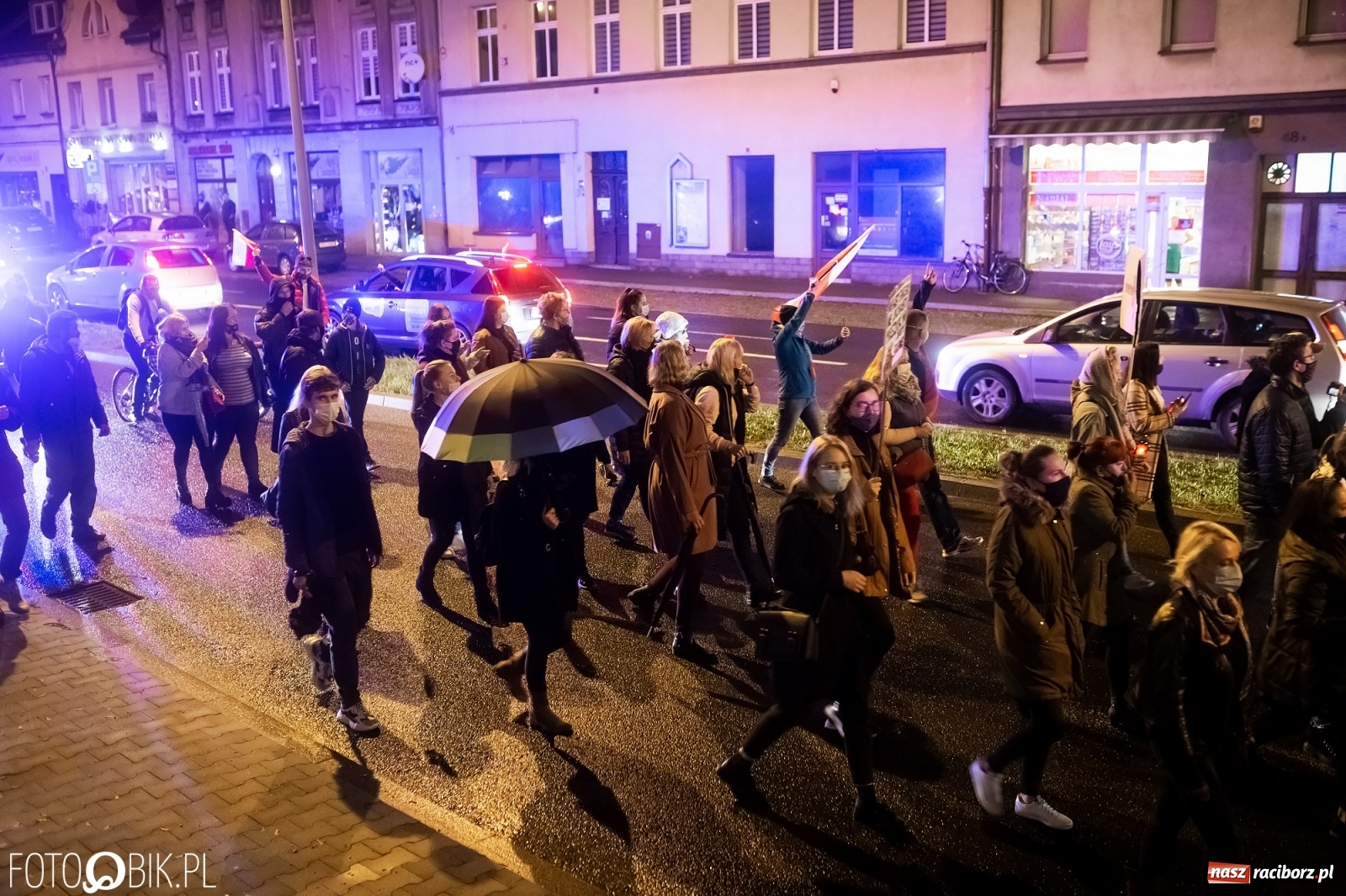 Zdjęcie w galerii na portalu naszraciborz.pl: Strajk Kobiet Racibórz. Protestujący przesiedli się do samochodów [WIDEO] wiadomości z regionu