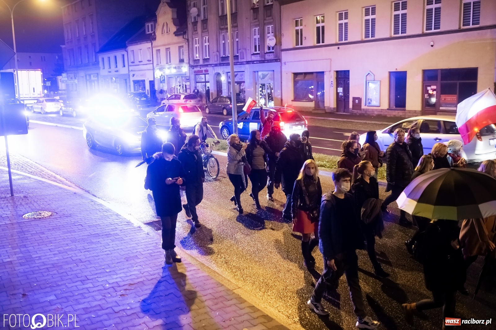 Zdjęcie w galerii na portalu naszraciborz.pl: Strajk Kobiet Racibórz. Protestujący przesiedli się do samochodów [WIDEO] wiadomości z regionu