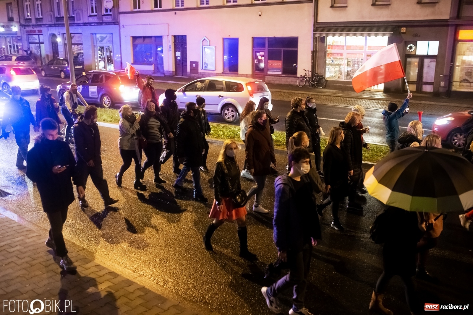 Zdjęcie w galerii na portalu naszraciborz.pl: Strajk Kobiet Racibórz. Protestujący przesiedli się do samochodów [WIDEO] wiadomości z regionu