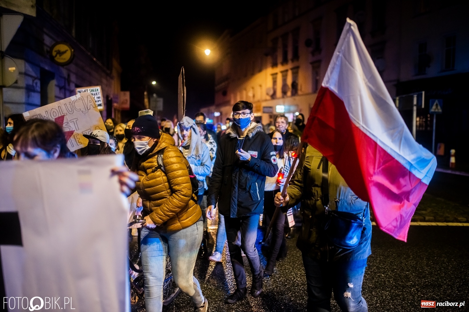 Zdjęcie w galerii na portalu naszraciborz.pl: Strajk Kobiet Racibórz. Protestujący przesiedli się do samochodów [WIDEO] wiadomości z regionu