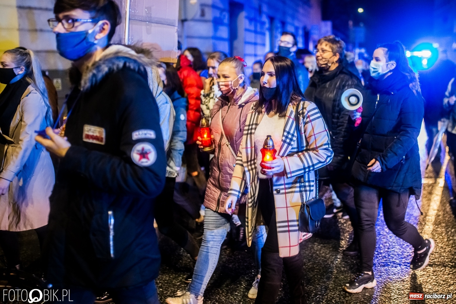 Zdjęcie w galerii na portalu naszraciborz.pl: Strajk Kobiet Racibórz. Protestujący przesiedli się do samochodów [WIDEO] wiadomości z regionu