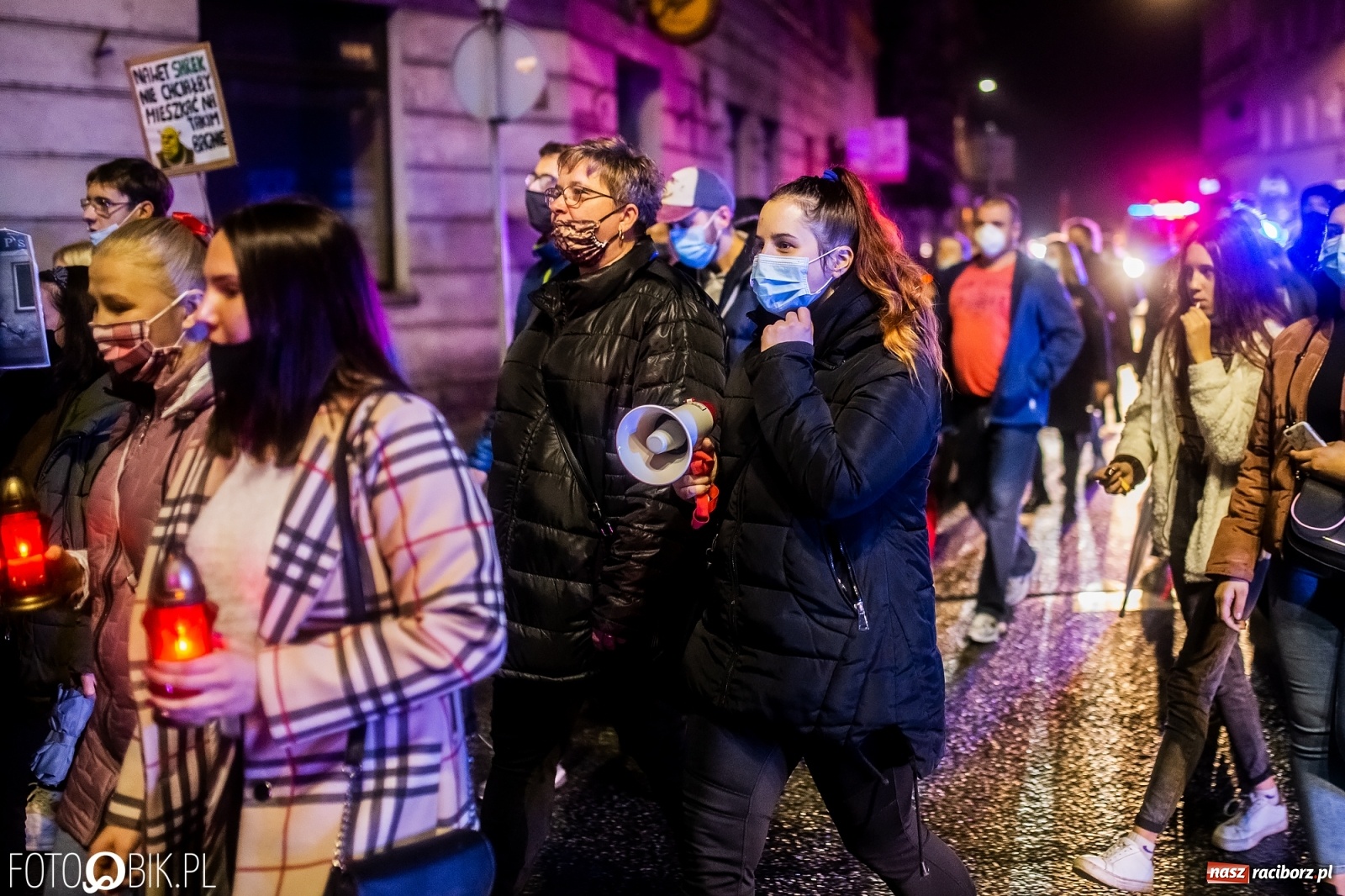 Zdjęcie w galerii na portalu naszraciborz.pl: Strajk Kobiet Racibórz. Protestujący przesiedli się do samochodów [WIDEO] wiadomości z regionu