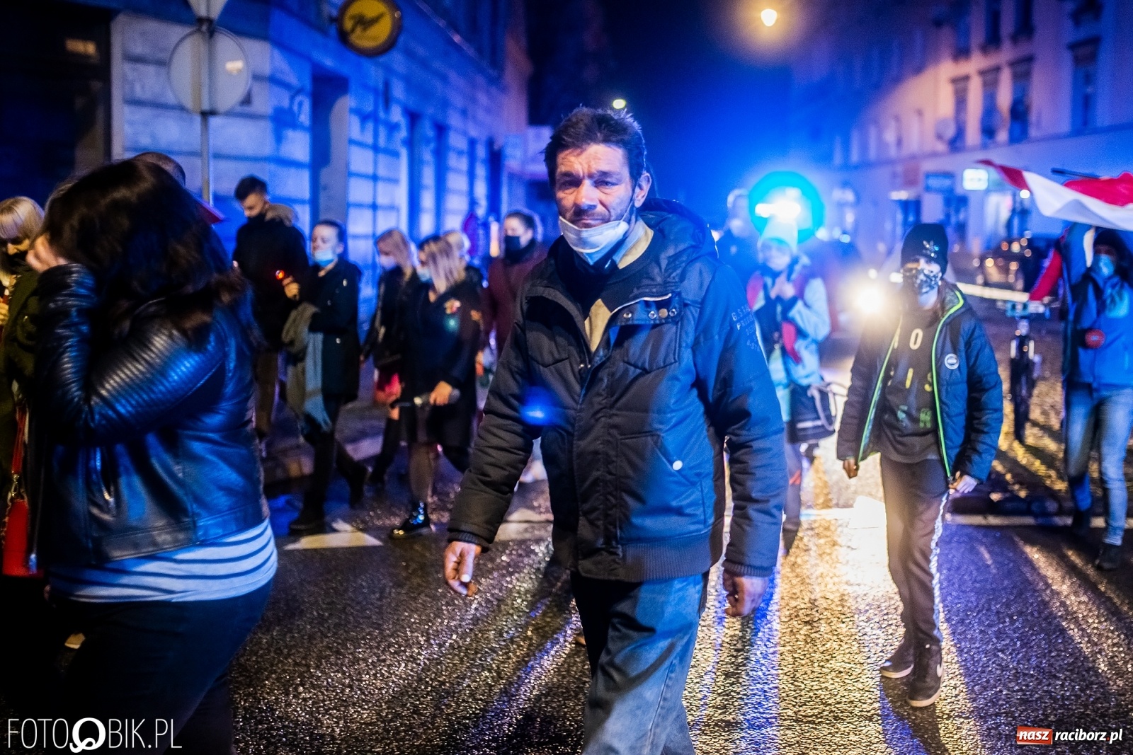 Zdjęcie w galerii na portalu naszraciborz.pl: Strajk Kobiet Racibórz. Protestujący przesiedli się do samochodów [WIDEO] wiadomości z regionu