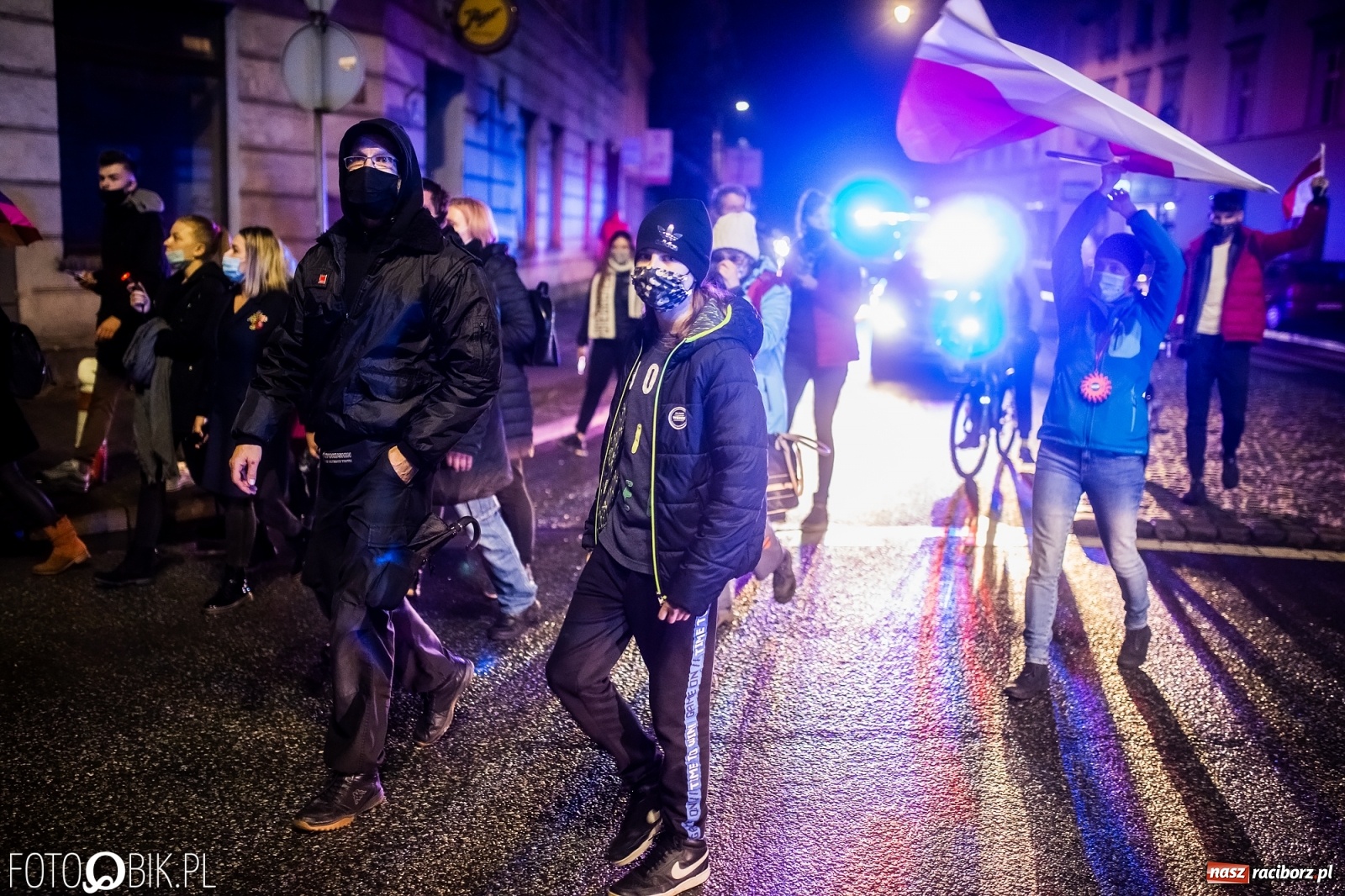 Zdjęcie w galerii na portalu naszraciborz.pl: Strajk Kobiet Racibórz. Protestujący przesiedli się do samochodów [WIDEO] wiadomości z regionu