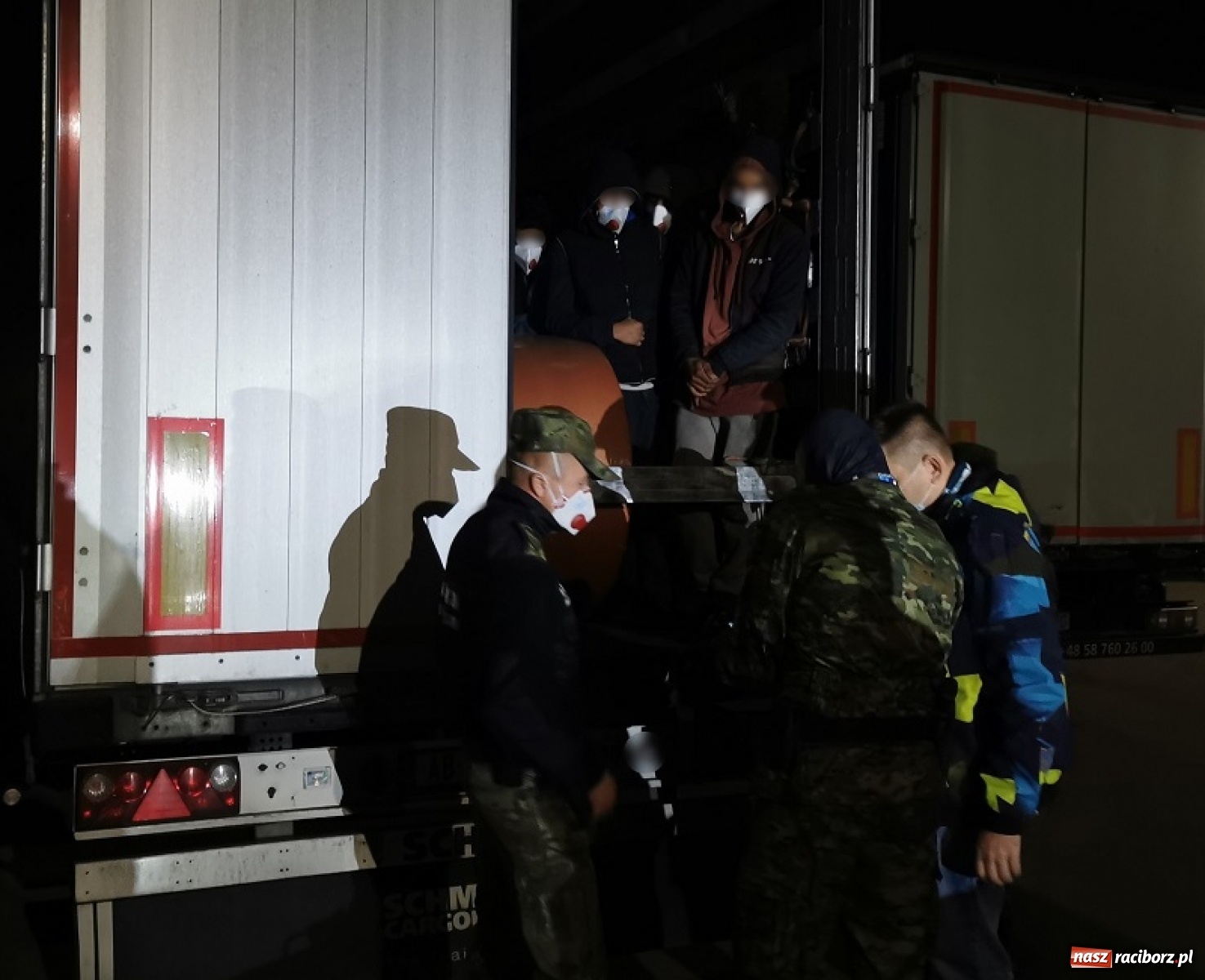 Zdjęcie w galerii na portalu naszraciborz.pl: 14 Afgańczyków ukrytych w pojeździe ciężarowym wiadomości z regionu
