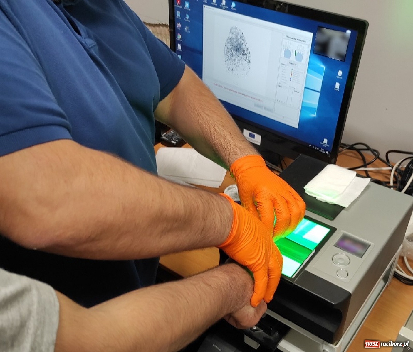 Zdjęcie w galerii na portalu naszraciborz.pl: 14 Afgańczyków ukrytych w pojeździe ciężarowym wiadomości z regionu