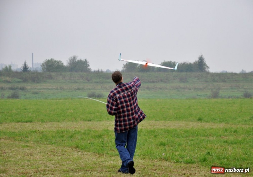 Zdjęcie w galerii na portalu naszraciborz.pl: Pogoda fatalna, ale pokazy trwają wiadomości z regionu