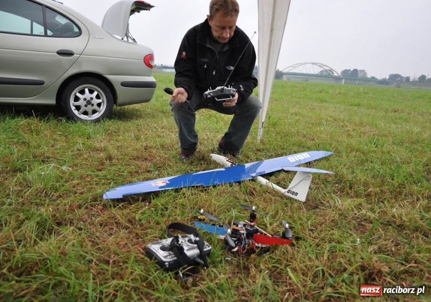 Zdjęcie w galerii na portalu naszraciborz.pl: Pogoda fatalna, ale pokazy trwają wiadomości z regionu