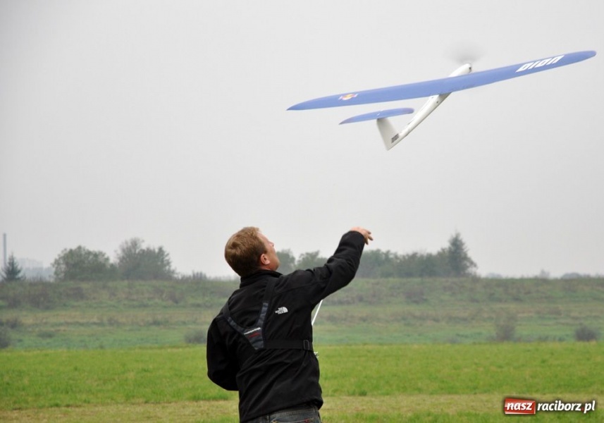Zdjęcie w galerii na portalu naszraciborz.pl: Pogoda fatalna, ale pokazy trwają wiadomości z regionu