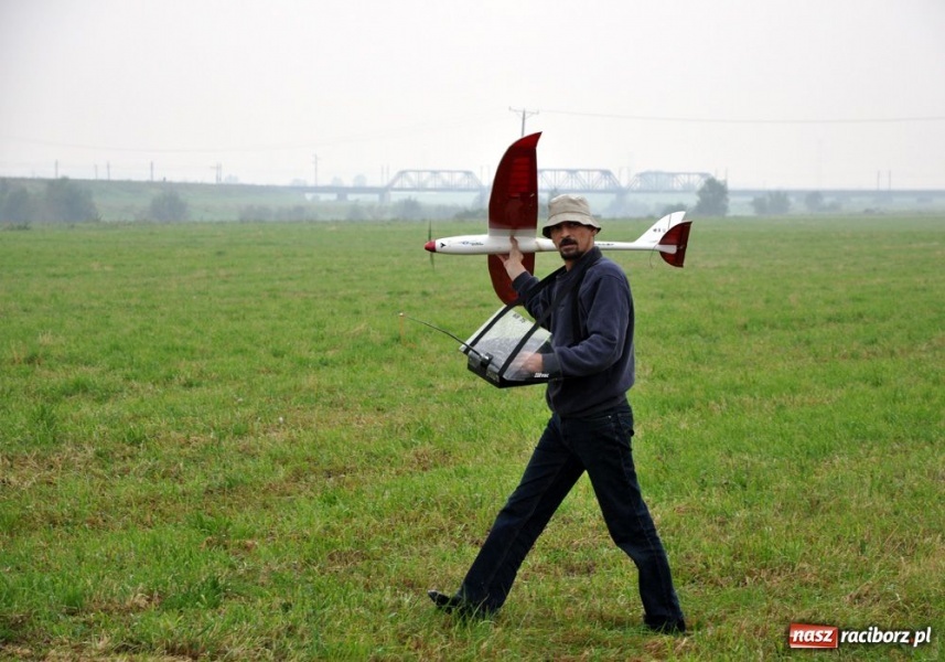 Zdjęcie w galerii na portalu naszraciborz.pl: Pogoda fatalna, ale pokazy trwają wiadomości z regionu