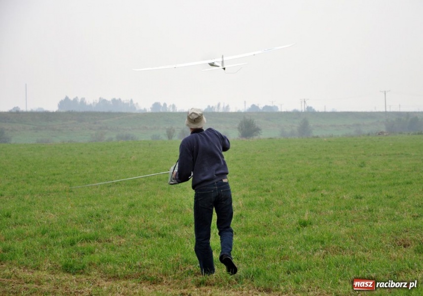 Zdjęcie w galerii na portalu naszraciborz.pl: Pogoda fatalna, ale pokazy trwają wiadomości z regionu