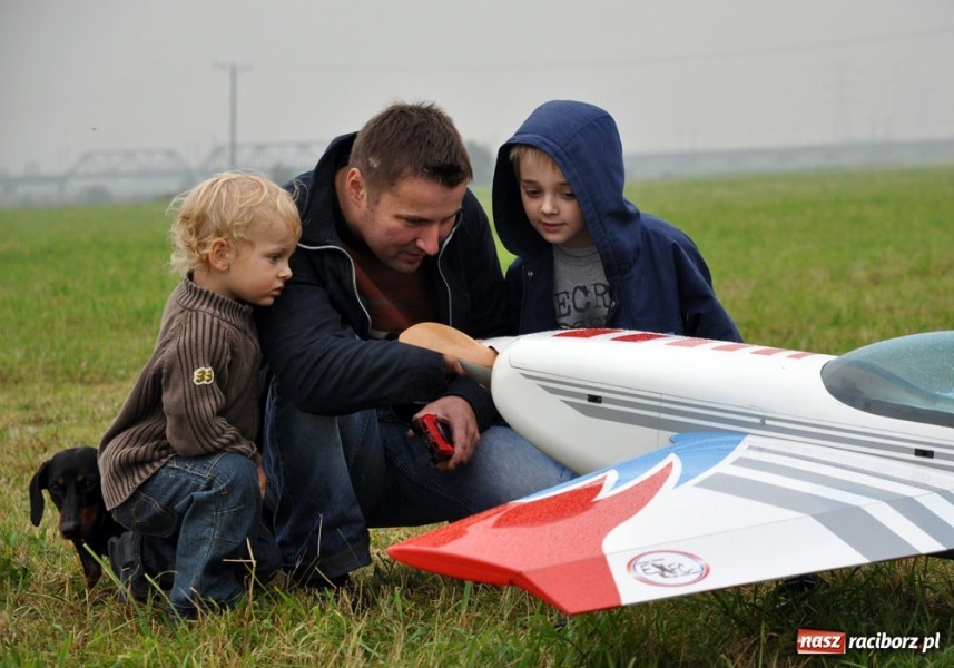 Zdjęcie w galerii na portalu naszraciborz.pl: Pogoda fatalna, ale pokazy trwają wiadomości z regionu