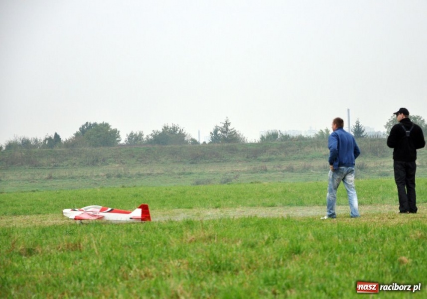 Zdjęcie w galerii na portalu naszraciborz.pl: Pogoda fatalna, ale pokazy trwają wiadomości z regionu