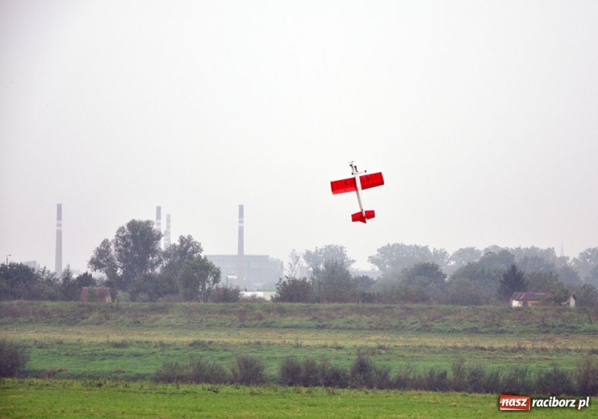 Zdjęcie w galerii na portalu naszraciborz.pl: Pogoda fatalna, ale pokazy trwają wiadomości z regionu
