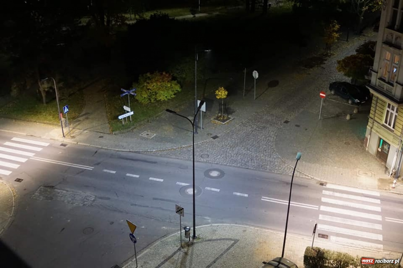 Zdjęcie w galerii na portalu naszraciborz.pl: Pierwsze efekty realizowanego projektu doświetlania przejść dla pieszych wiadomości z regionu