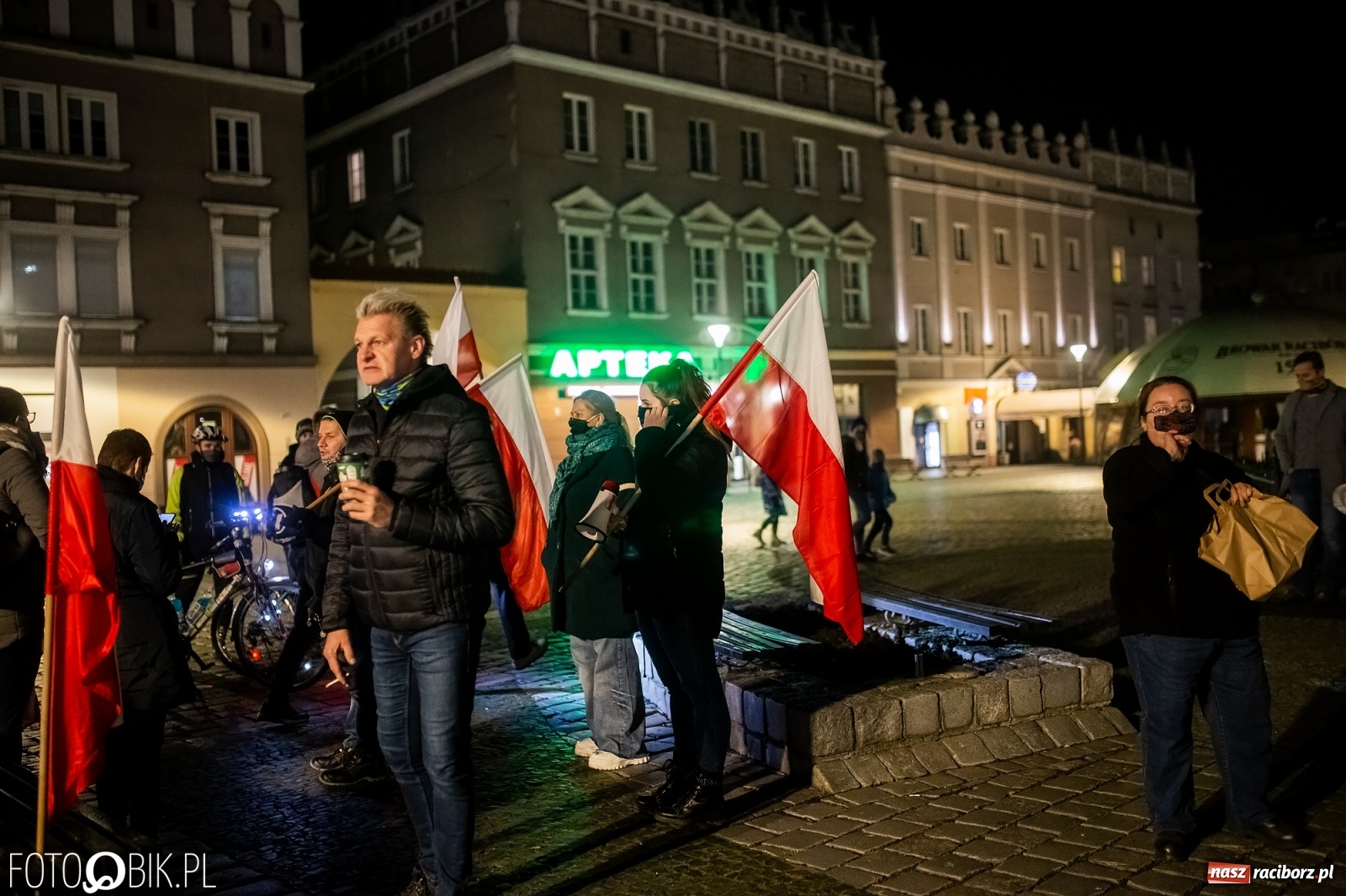 Zdjęcie w galerii na portalu naszraciborz.pl: Kolejny spacer - protest przeszedł ulicami Raciborza [FOTO i WIDEO] wiadomości z regionu