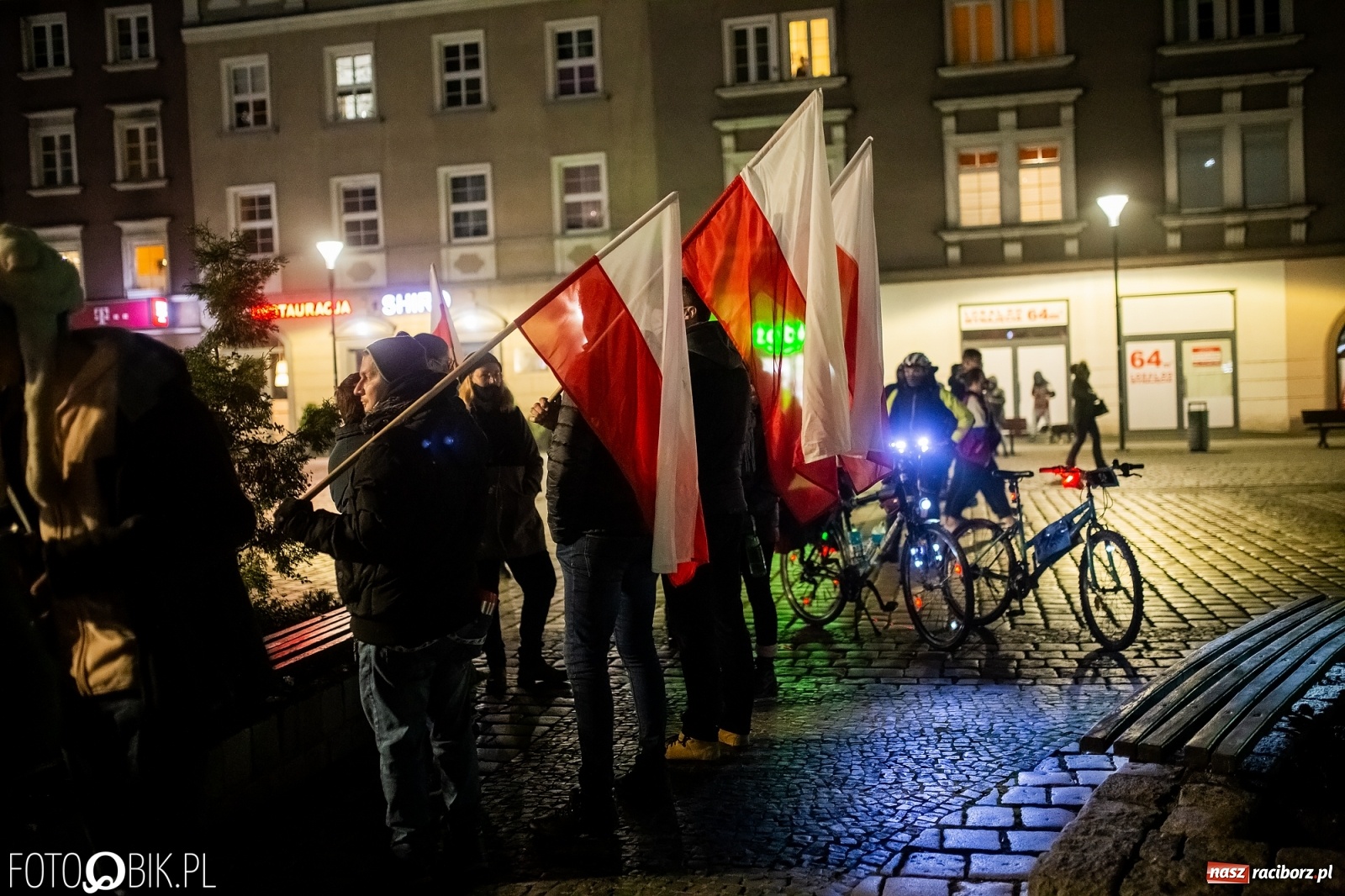 Zdjęcie w galerii na portalu naszraciborz.pl: Kolejny spacer - protest przeszedł ulicami Raciborza [FOTO i WIDEO] wiadomości z regionu