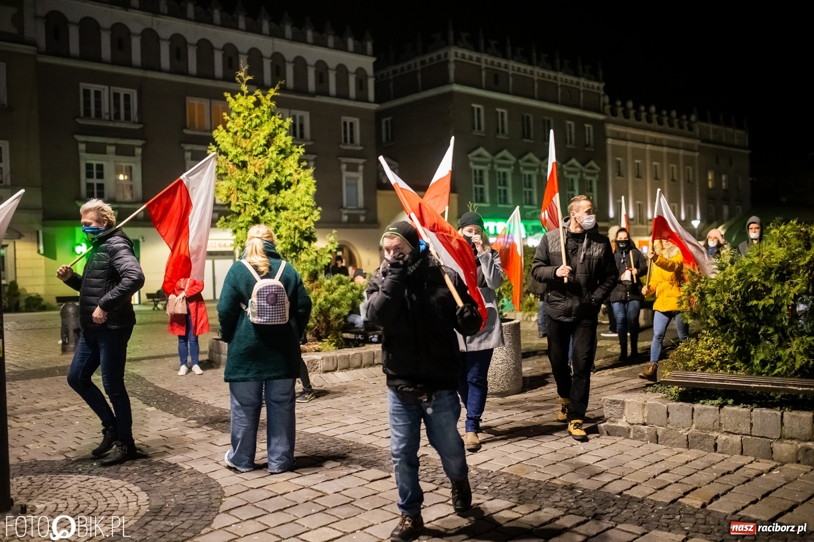 Zdjęcie w galerii na portalu naszraciborz.pl: Kolejny spacer - protest przeszedł ulicami Raciborza [FOTO i WIDEO] wiadomości z regionu