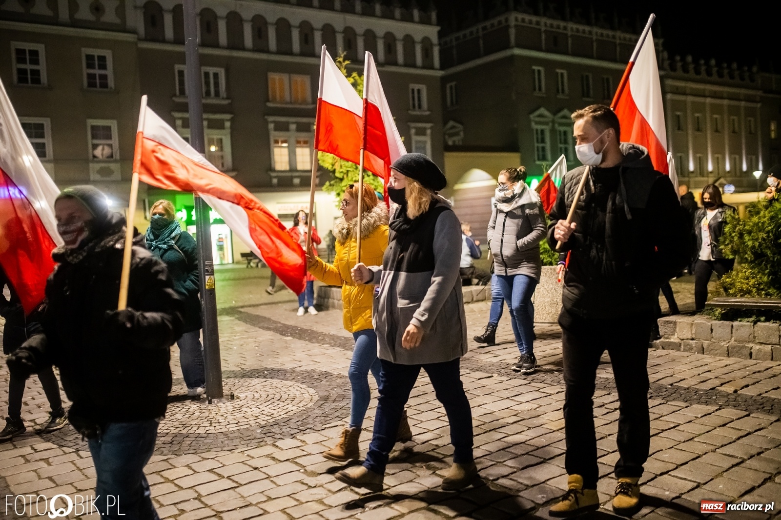 Zdjęcie w galerii na portalu naszraciborz.pl: Kolejny spacer - protest przeszedł ulicami Raciborza [FOTO i WIDEO] wiadomości z regionu