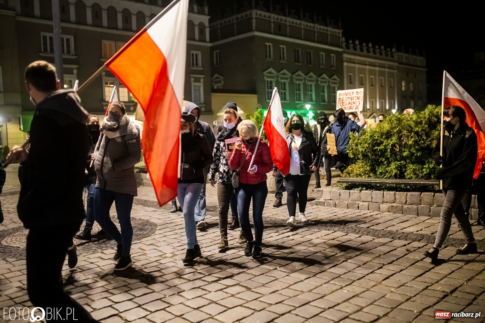 Zdjęcie w galerii na portalu naszraciborz.pl: Kolejny spacer - protest przeszedł ulicami Raciborza [FOTO i WIDEO] wiadomości z regionu