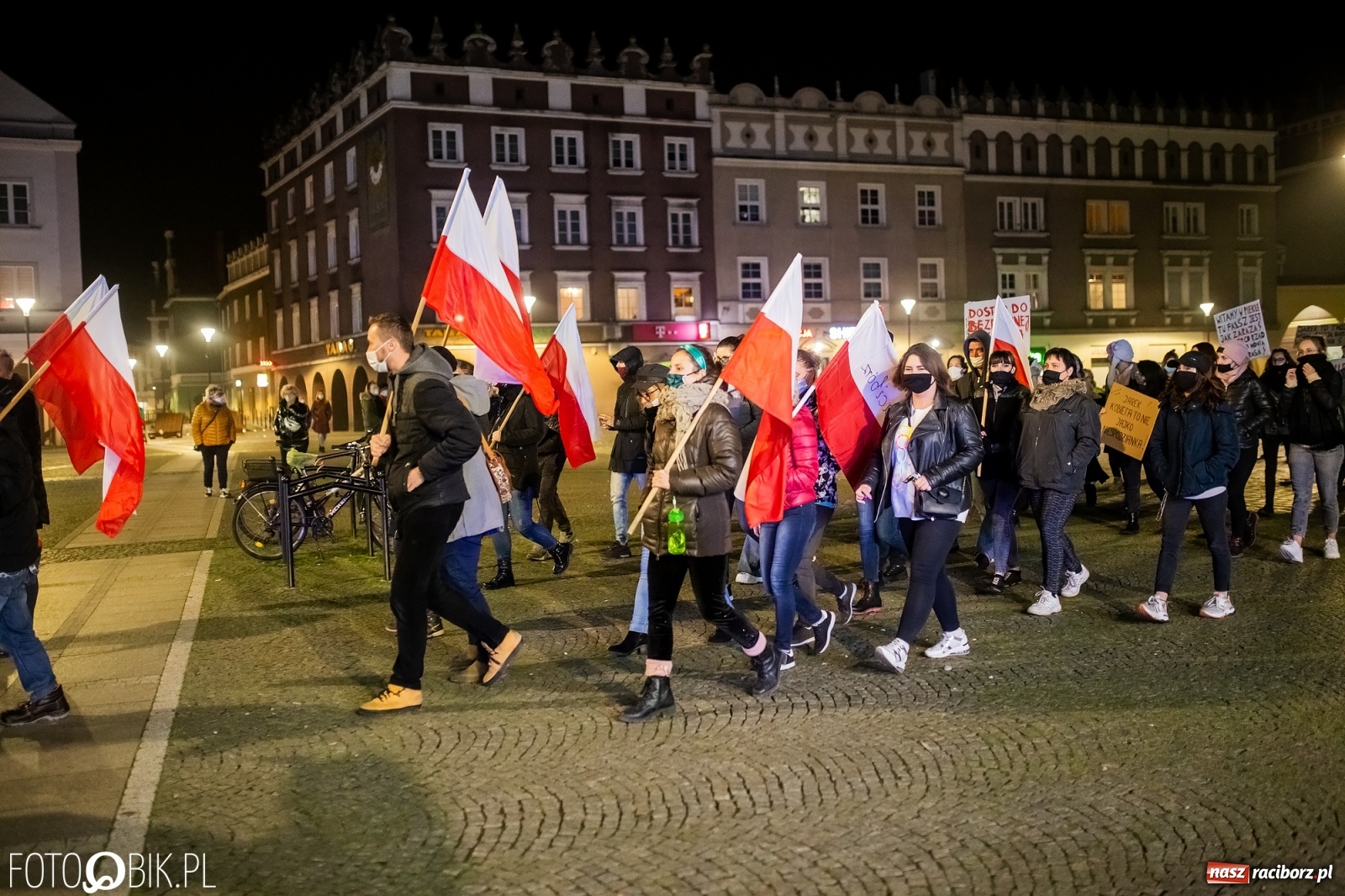 Zdjęcie w galerii na portalu naszraciborz.pl: Kolejny spacer - protest przeszedł ulicami Raciborza [FOTO i WIDEO] wiadomości z regionu