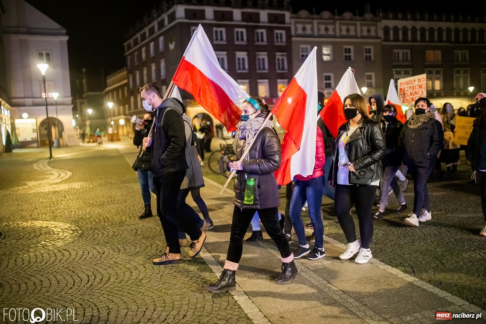 Zdjęcie w galerii na portalu naszraciborz.pl: Kolejny spacer - protest przeszedł ulicami Raciborza [FOTO i WIDEO] wiadomości z regionu