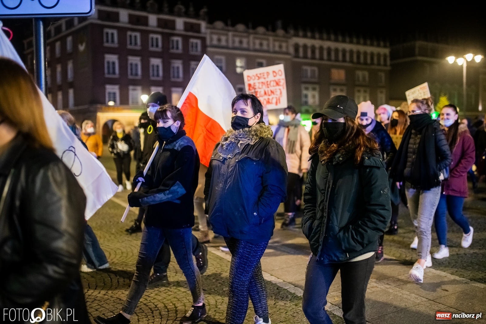Zdjęcie w galerii na portalu naszraciborz.pl: Kolejny spacer - protest przeszedł ulicami Raciborza [FOTO i WIDEO] wiadomości z regionu