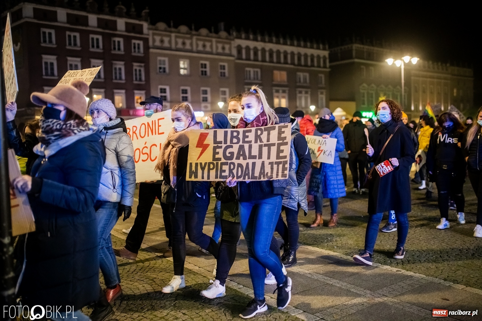 Zdjęcie w galerii na portalu naszraciborz.pl: Kolejny spacer - protest przeszedł ulicami Raciborza [FOTO i WIDEO] wiadomości z regionu