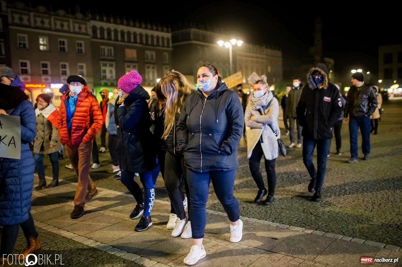 Zdjęcie w galerii na portalu naszraciborz.pl: Kolejny spacer - protest przeszedł ulicami Raciborza [FOTO i WIDEO] wiadomości z regionu