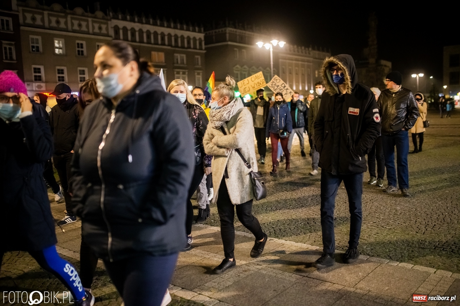 Zdjęcie w galerii na portalu naszraciborz.pl: Kolejny spacer - protest przeszedł ulicami Raciborza [FOTO i WIDEO] wiadomości z regionu