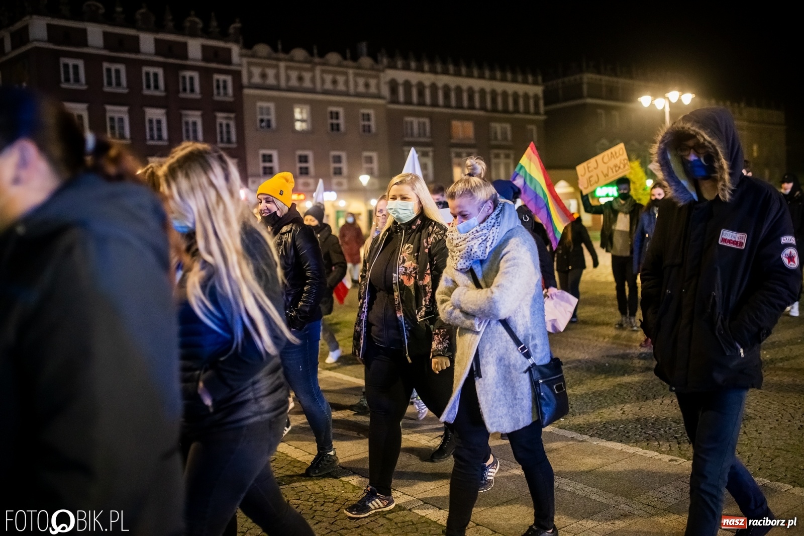 Zdjęcie w galerii na portalu naszraciborz.pl: Kolejny spacer - protest przeszedł ulicami Raciborza [FOTO i WIDEO] wiadomości z regionu