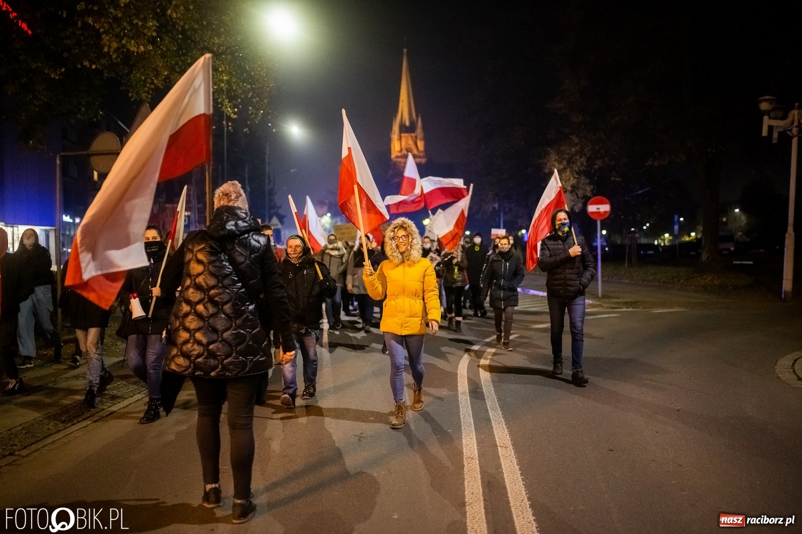 Zdjęcie w galerii na portalu naszraciborz.pl: Kolejny spacer - protest przeszedł ulicami Raciborza [FOTO i WIDEO] wiadomości z regionu