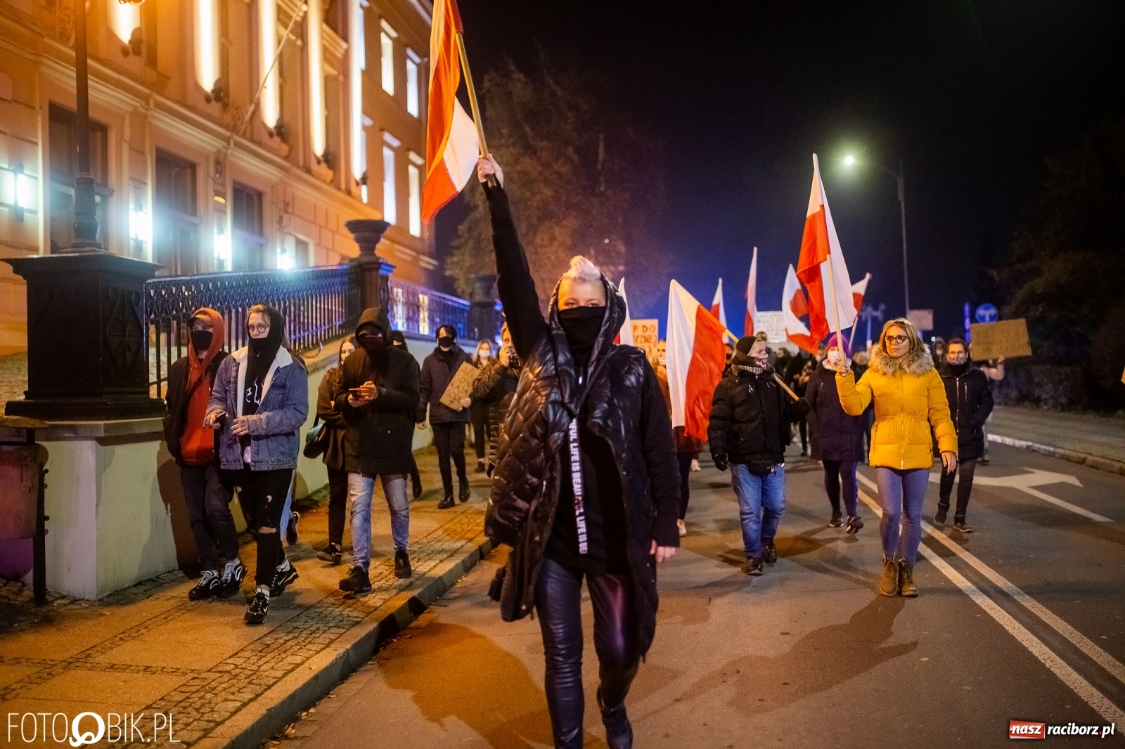 Zdjęcie w galerii na portalu naszraciborz.pl: Kolejny spacer - protest przeszedł ulicami Raciborza [FOTO i WIDEO] wiadomości z regionu