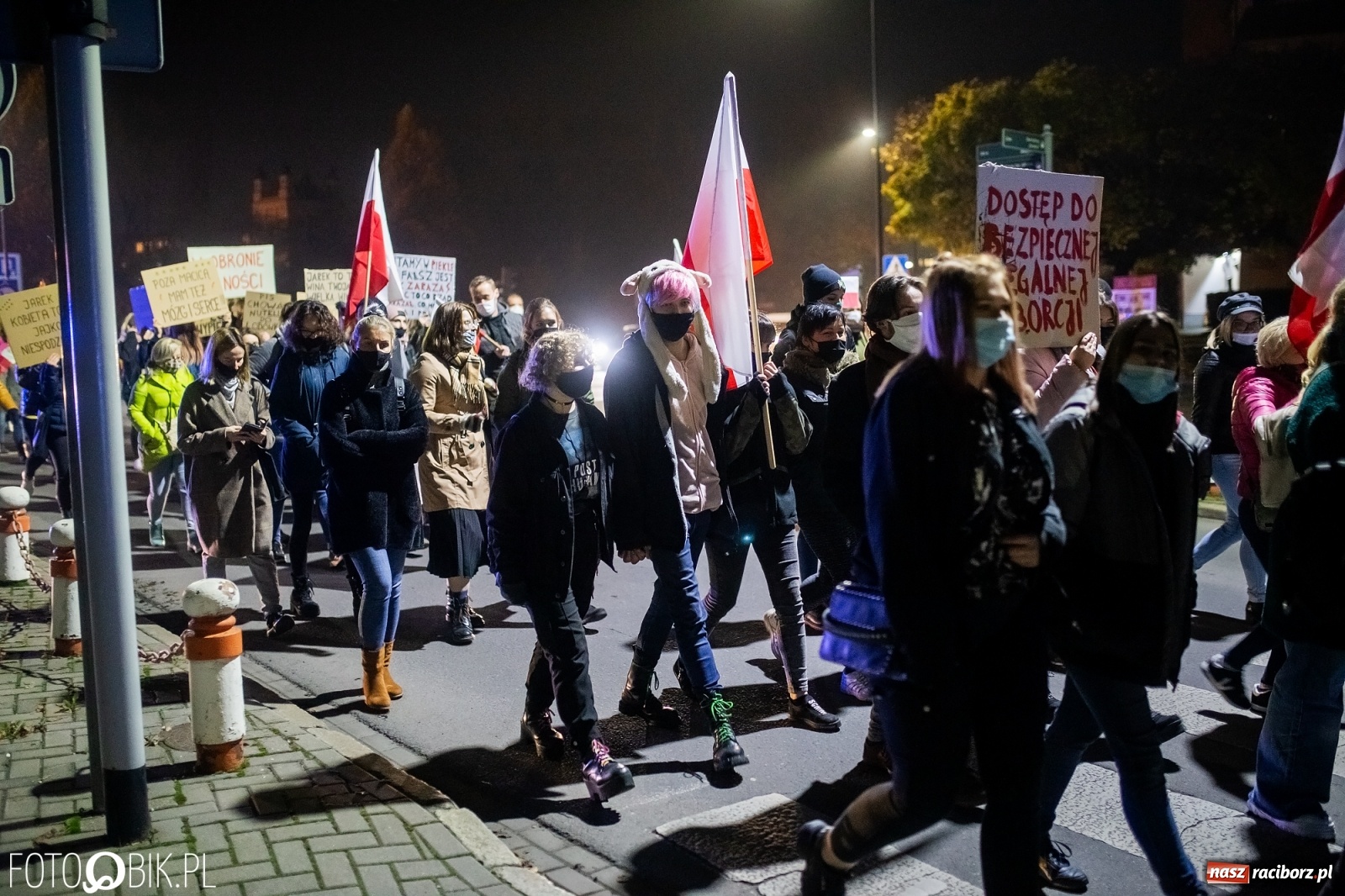 Zdjęcie w galerii na portalu naszraciborz.pl: Kolejny spacer - protest przeszedł ulicami Raciborza [FOTO i WIDEO] wiadomości z regionu