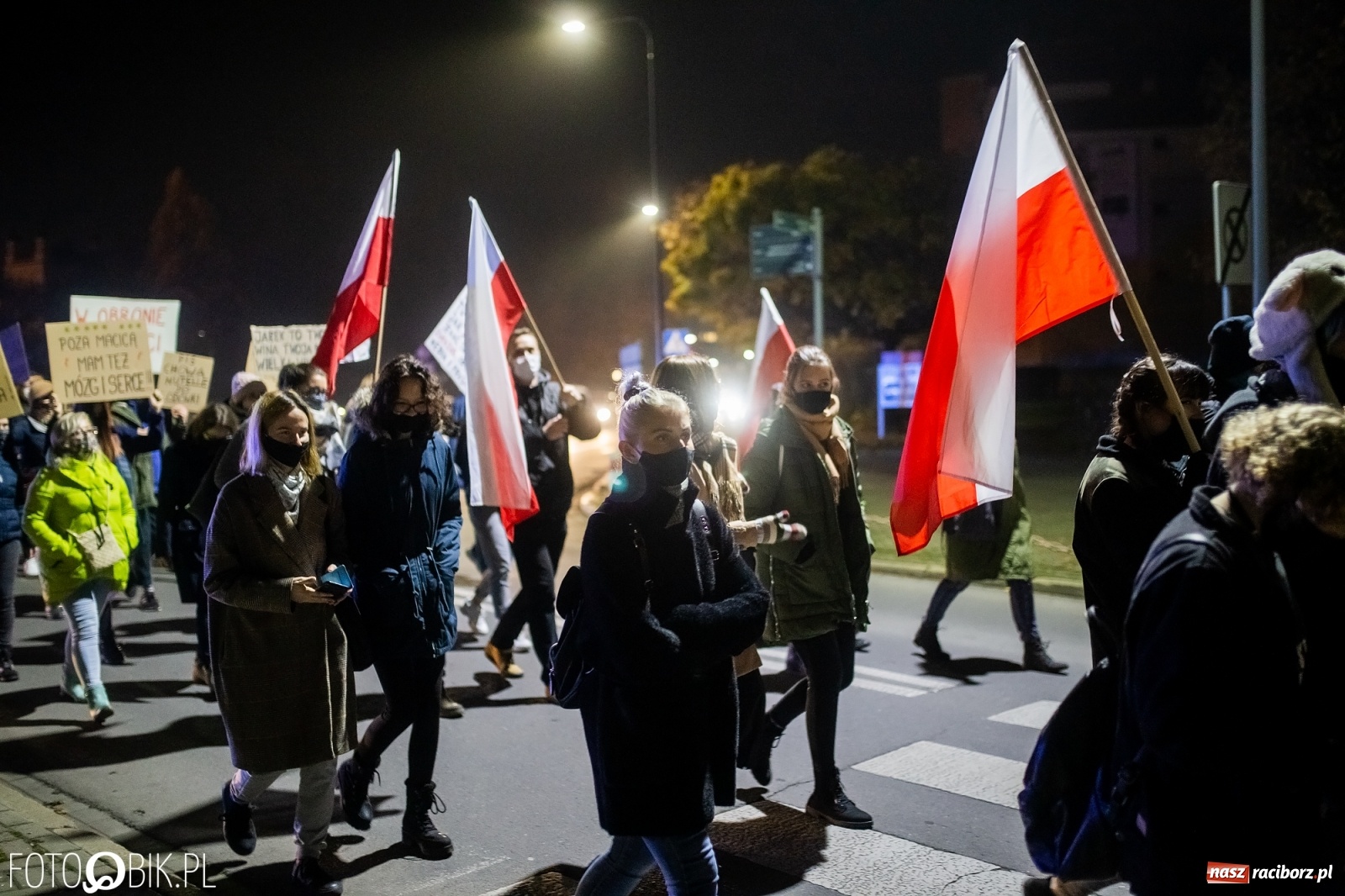 Zdjęcie w galerii na portalu naszraciborz.pl: Kolejny spacer - protest przeszedł ulicami Raciborza [FOTO i WIDEO] wiadomości z regionu