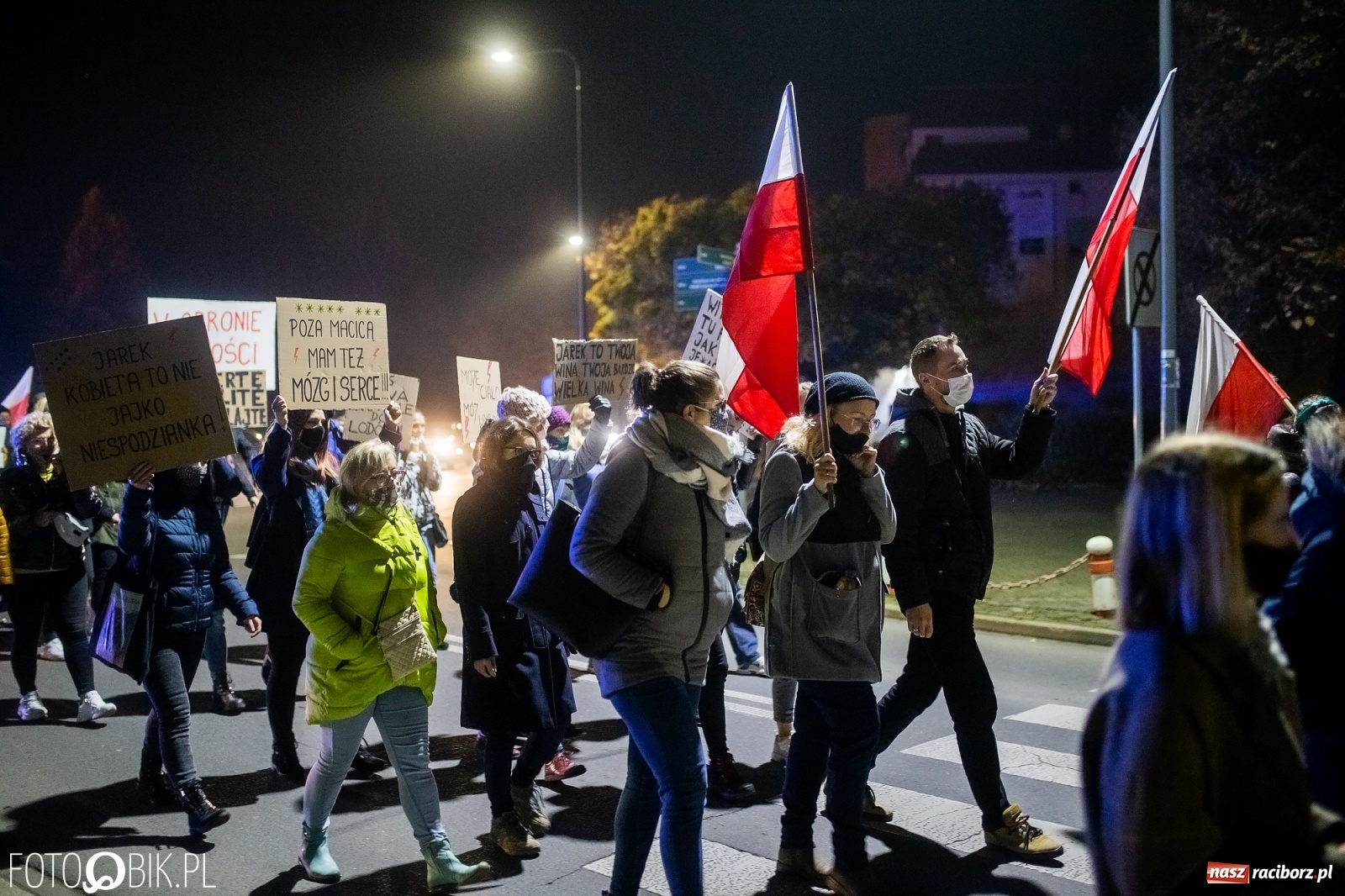 Zdjęcie w galerii na portalu naszraciborz.pl: Kolejny spacer - protest przeszedł ulicami Raciborza [FOTO i WIDEO] wiadomości z regionu