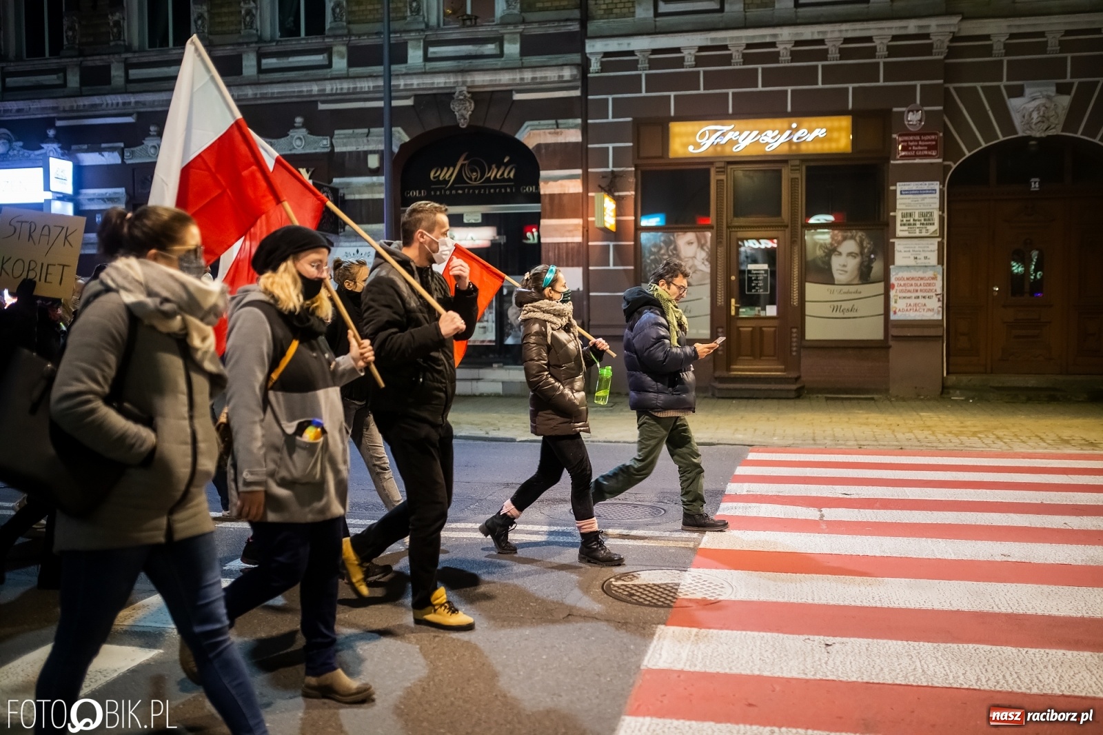 Zdjęcie w galerii na portalu naszraciborz.pl: Kolejny spacer - protest przeszedł ulicami Raciborza [FOTO i WIDEO] wiadomości z regionu