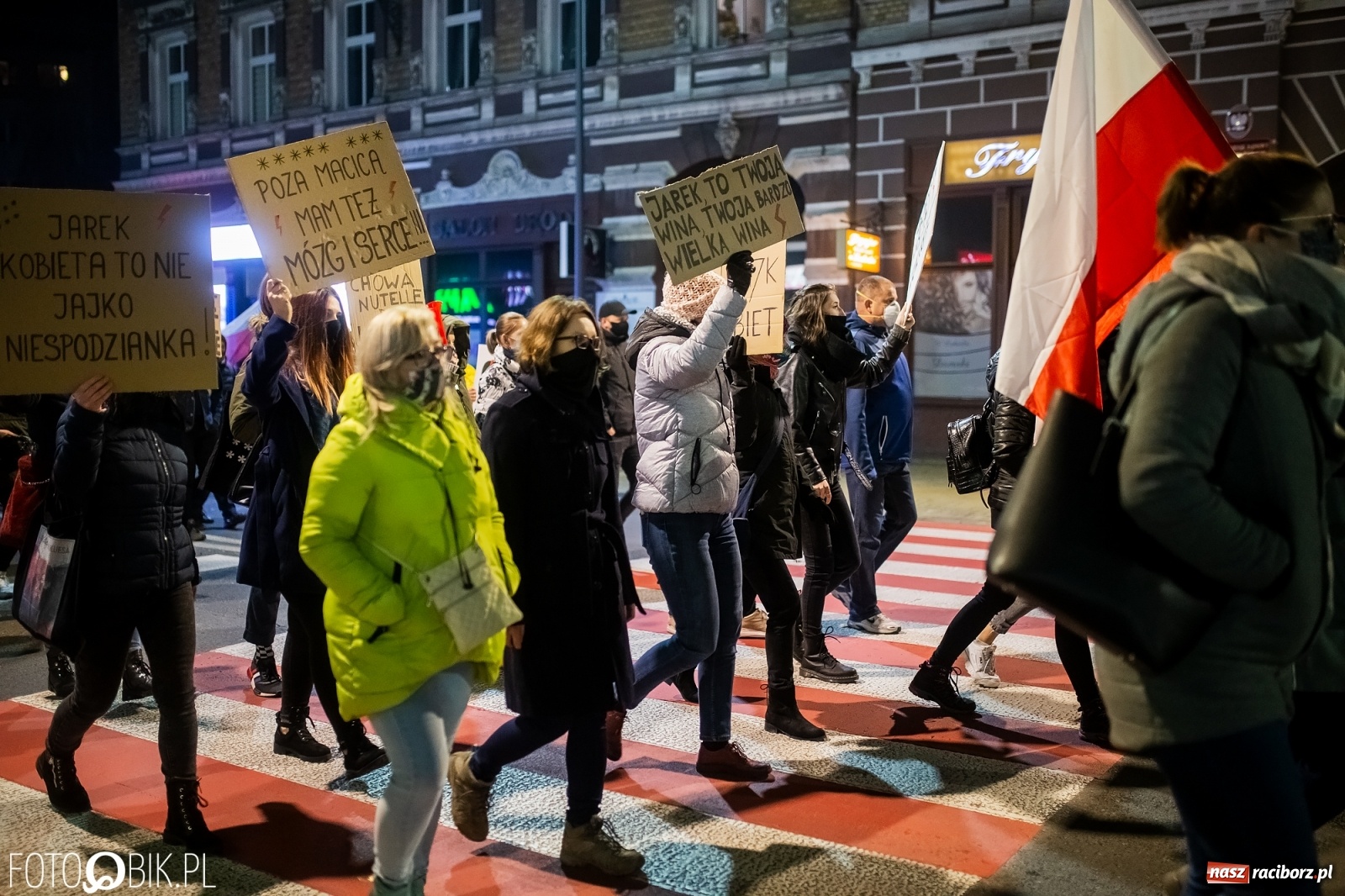 Zdjęcie w galerii na portalu naszraciborz.pl: Kolejny spacer - protest przeszedł ulicami Raciborza [FOTO i WIDEO] wiadomości z regionu