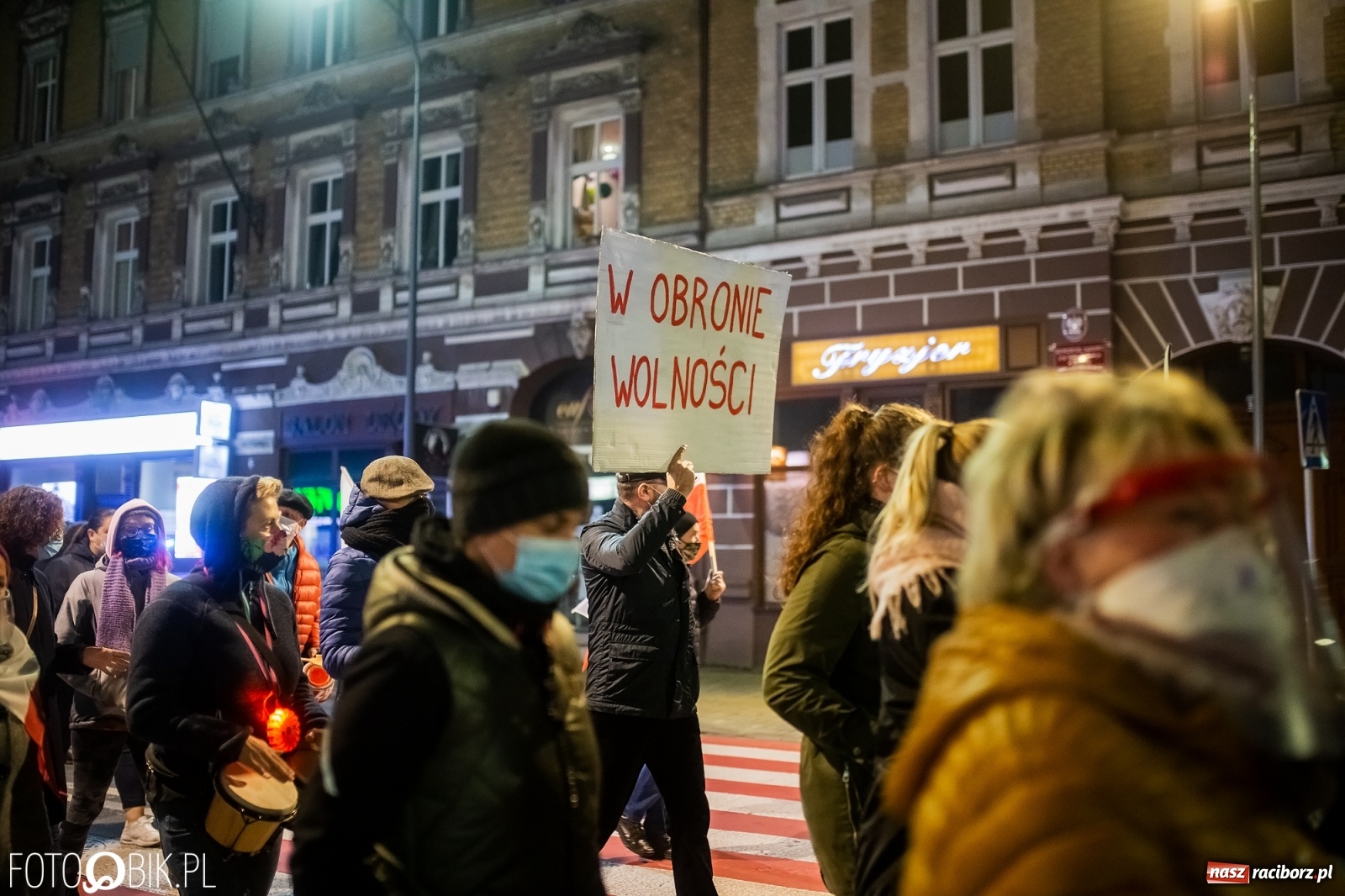 Zdjęcie w galerii na portalu naszraciborz.pl: Kolejny spacer - protest przeszedł ulicami Raciborza [FOTO i WIDEO] wiadomości z regionu