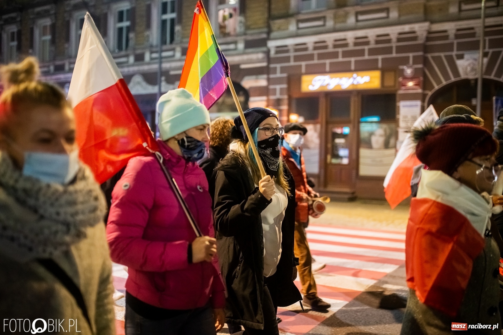 Zdjęcie w galerii na portalu naszraciborz.pl: Kolejny spacer - protest przeszedł ulicami Raciborza [FOTO i WIDEO] wiadomości z regionu