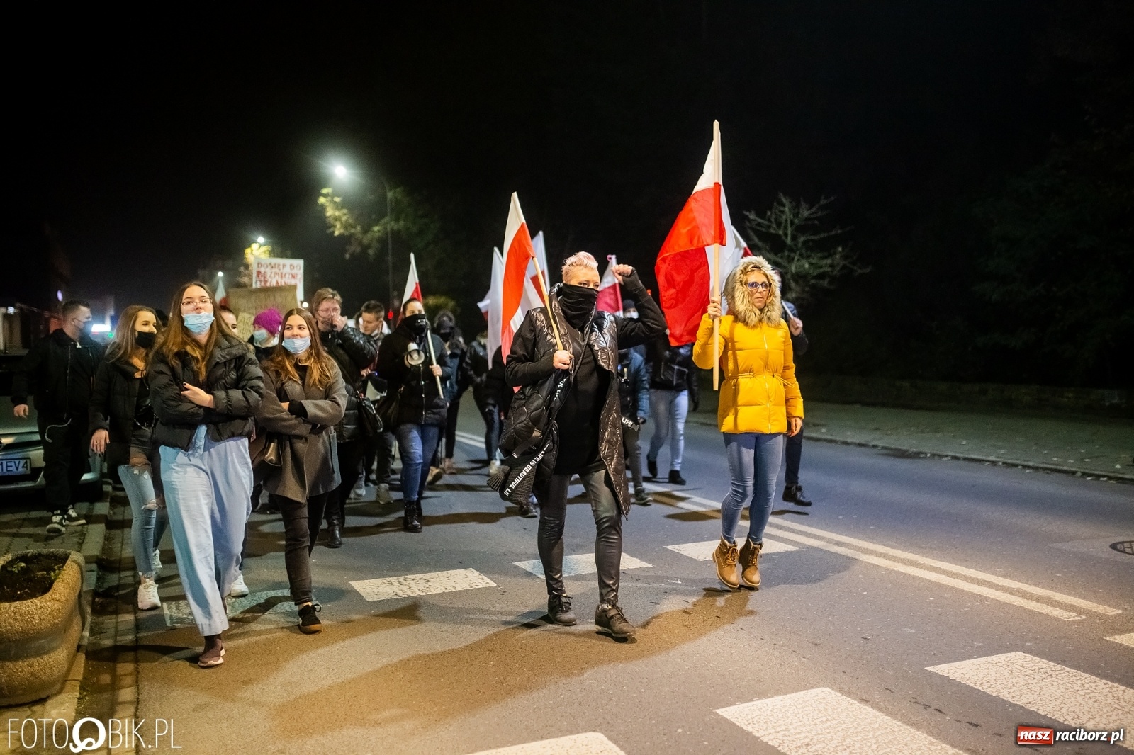 Zdjęcie w galerii na portalu naszraciborz.pl: Kolejny spacer - protest przeszedł ulicami Raciborza [FOTO i WIDEO] wiadomości z regionu