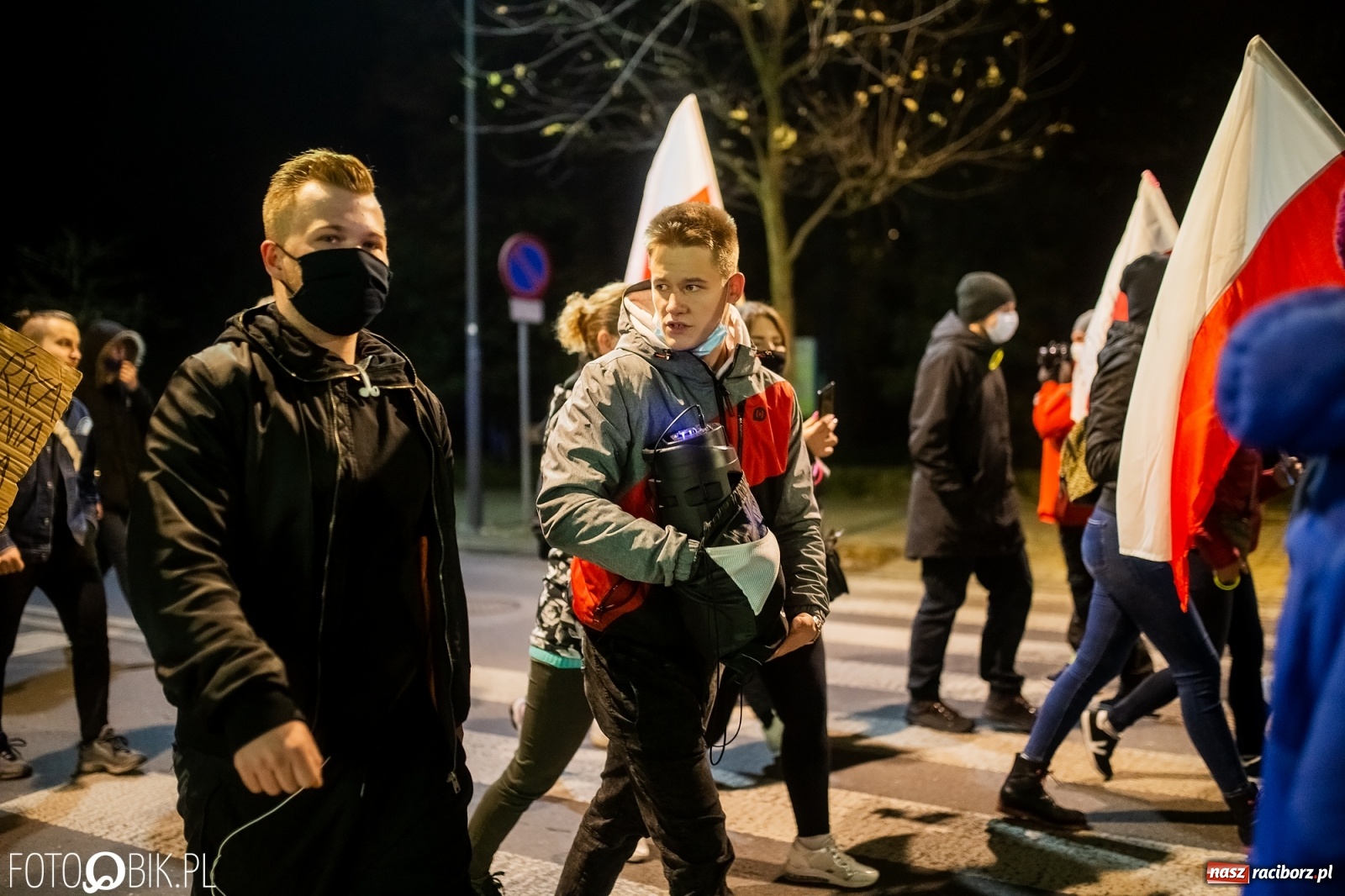 Zdjęcie w galerii na portalu naszraciborz.pl: Kolejny spacer - protest przeszedł ulicami Raciborza [FOTO i WIDEO] wiadomości z regionu