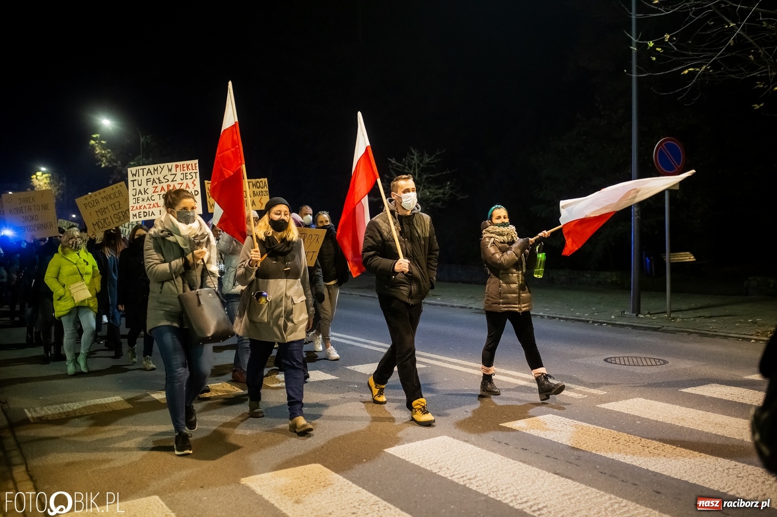 Zdjęcie w galerii na portalu naszraciborz.pl: Kolejny spacer - protest przeszedł ulicami Raciborza [FOTO i WIDEO] wiadomości z regionu