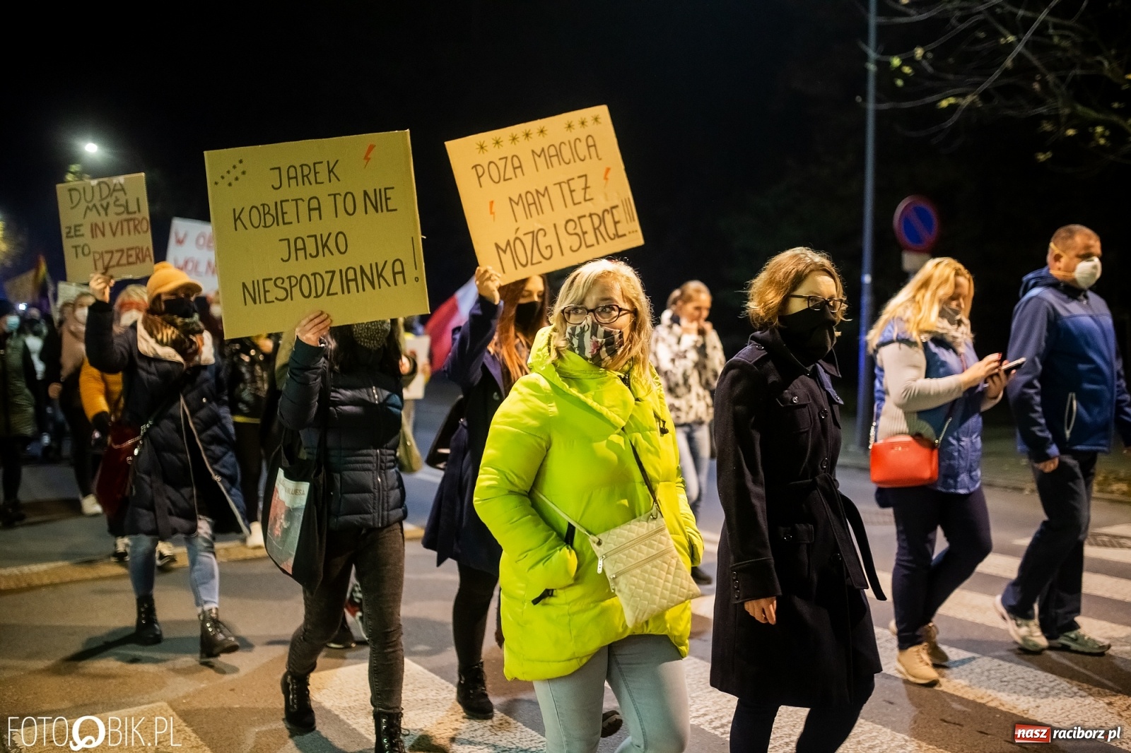 Zdjęcie w galerii na portalu naszraciborz.pl: Kolejny spacer - protest przeszedł ulicami Raciborza [FOTO i WIDEO] wiadomości z regionu