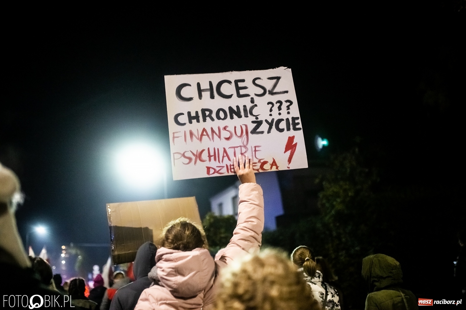 Zdjęcie w galerii na portalu naszraciborz.pl: Kolejny spacer - protest przeszedł ulicami Raciborza [FOTO i WIDEO] wiadomości z regionu